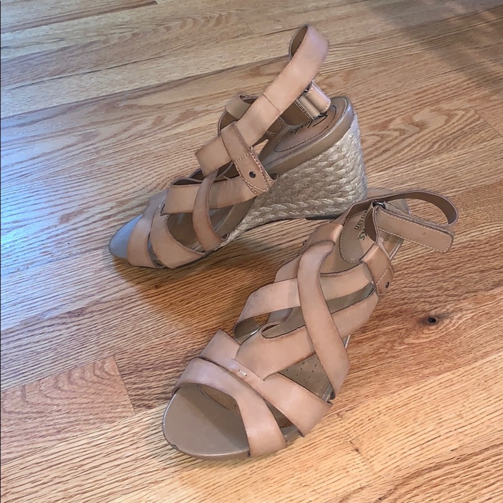 Clark’s natural strappy wedges